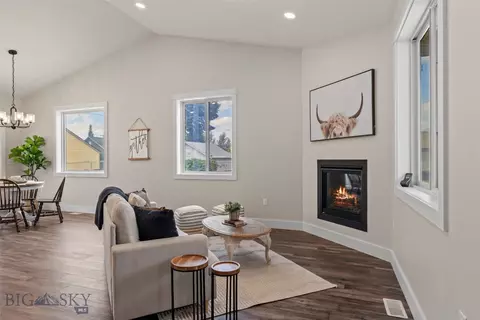 Living - 1743 Stuart Ave, Butte, MT 59701 photo 2 of 4