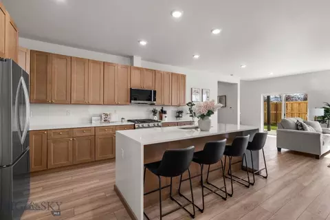 Kitchen - 834 Spaniel Ln, Belgrade, MT 59714 photo 3 of 5