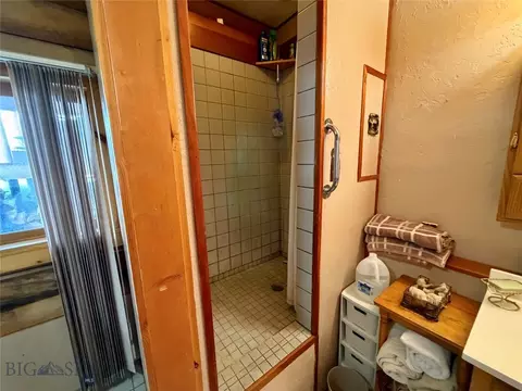 Bath - 448 Red Fox Rd, Wise River, MT 59762 photo 2 of 4