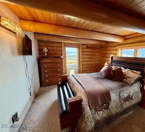Bedroom - 448 Red Fox Rd, Wise River, MT 59762 photo 7 of 11