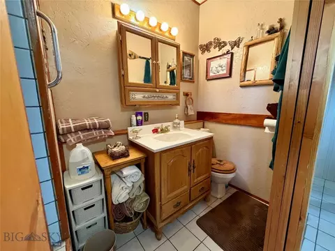 Bath - 448 Red Fox Rd, Wise River, MT 59762 photo 1 of 4