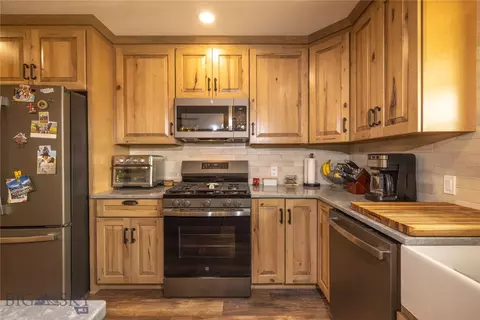 Kitchen - 14013 Mt-21, Simms, MT 59477 photo 2 of 3