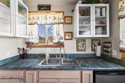 Kitchen - 30 Hayfield Loop Trl, Ennis, MT 59729 photo 2 of 4