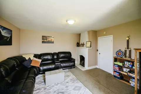 Living - 2409 Carrigan Ln, Dillon, MT 59725 photo 2 of 3