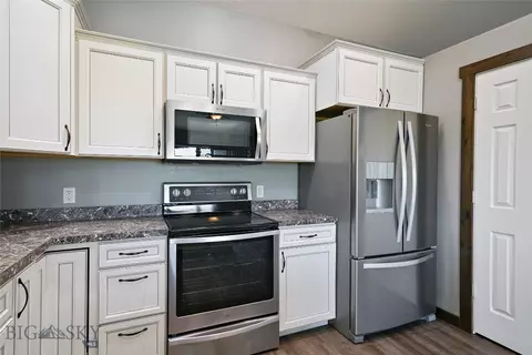 Kitchen - 6070 Springhill Rd, Belgrade, MT 59714 photo 3 of 3