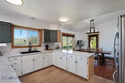 12424 Camp Creek Rd, Manhattan, MT 59741