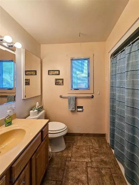 Bath - 619 Everett St, Big Timber, MT 59011 photo 2 of 3