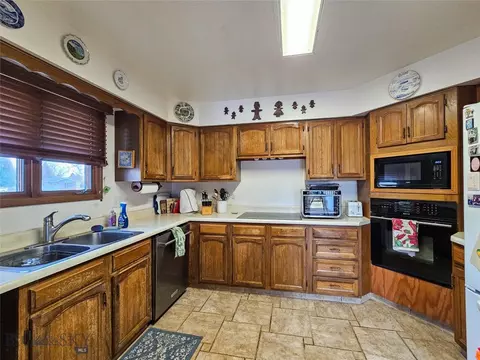 Kitchen - 619 Everett St, Big Timber, MT 59011 photo 8 of 8
