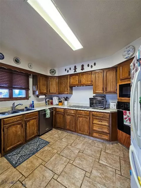 Kitchen - 619 Everett St, Big Timber, MT 59011 photo 3 of 8