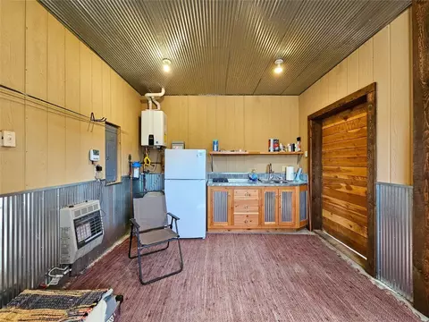Kitchen - 1888 Boulder Rd, Mc Leod, MT 59052 photo 8 of 8