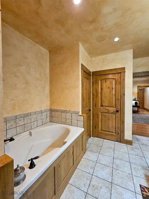 Bath - 1888 Boulder Rd, Mc Leod, MT 59052 photo 11 of 11