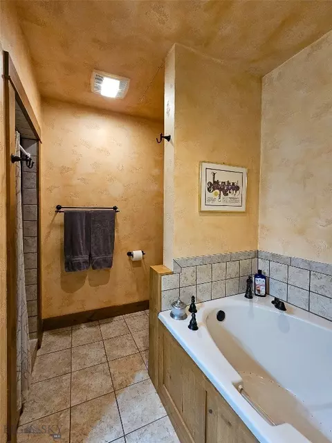 Bath - 1888 Boulder Rd, Mc Leod, MT 59052 photo 10 of 11