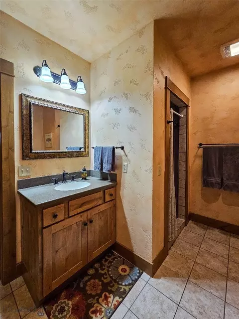 Bath - 1888 Boulder Rd, Mc Leod, MT 59052 photo 8 of 11