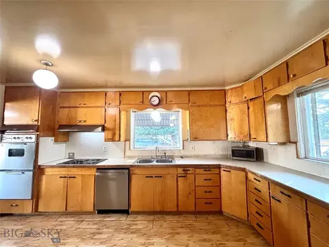 Kitchen - 920 E Center St, Dillon, MT 59725 photo 2 of 6
