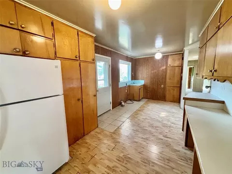 Kitchen - 920 E Center St, Dillon, MT 59725 photo 4 of 6