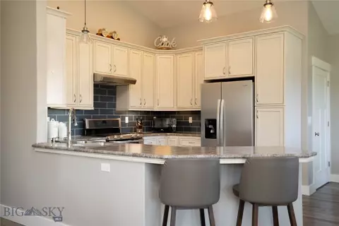 Kitchen - 2005 Avocet Ct, Belgrade, MT 59714 photo 2 of 2