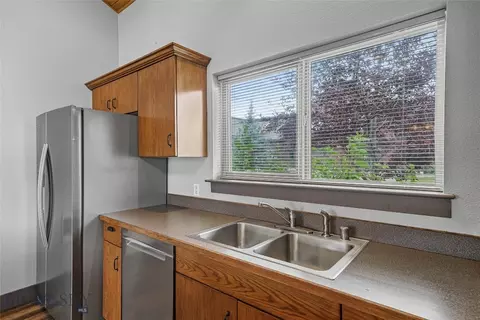 Kitchen - 376 Candlelight Meadow Dr, Big Sky, MT 59716 photo 5 of 6