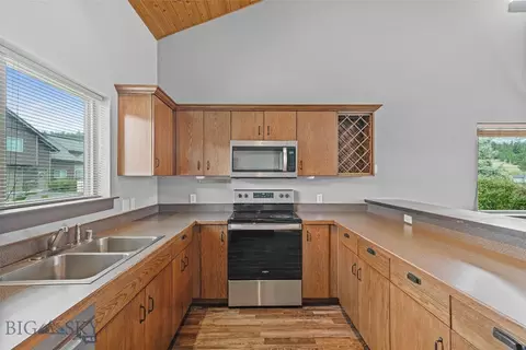Kitchen - 376 Candlelight Meadow Dr, Big Sky, MT 59716 photo 4 of 6