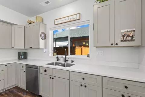 Kitchen - 20 Westgate Ave, Bozeman, MT 59718 photo 4 of 7