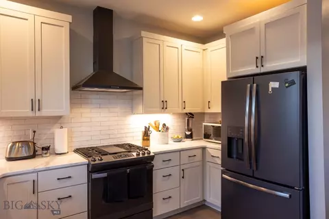 Kitchen - 5589 Vaughn Dr, Bozeman, MT 59718 photo 1 of 4