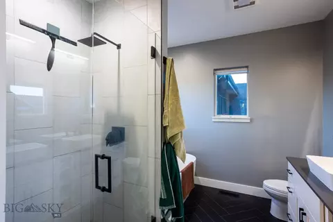Bath - 5589 Vaughn Dr, Bozeman, MT 59718 photo 3 of 6