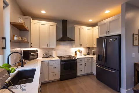 Kitchen - 5589 Vaughn Dr, Bozeman, MT 59718 photo 2 of 4