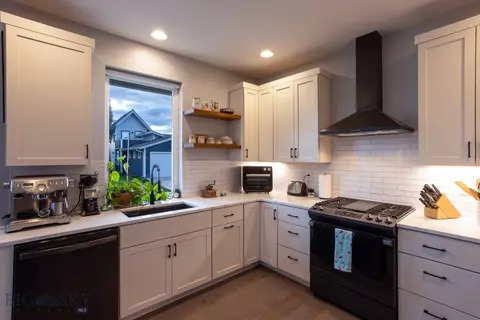 Kitchen - 5589 Vaughn Dr, Bozeman, MT 59718 photo 3 of 4