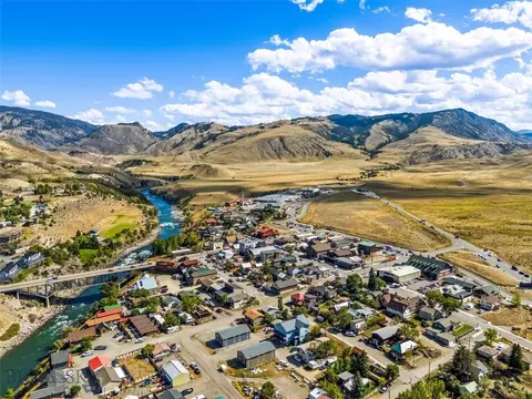 View/Area - 307 Spring St, Gardiner, MT 59030 photo 5 of 15