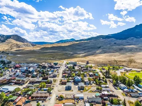 View/Area - 307 Spring St, Gardiner, MT 59030 photo 14 of 15