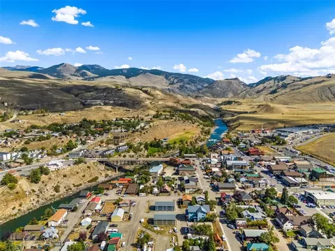 View/Area - 307 Spring St, Gardiner, MT 59030 photo 6 of 15