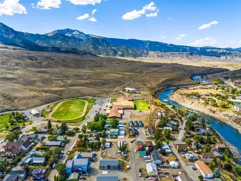 View/Area - 307 Spring St, Gardiner, MT 59030 photo 3 of 15