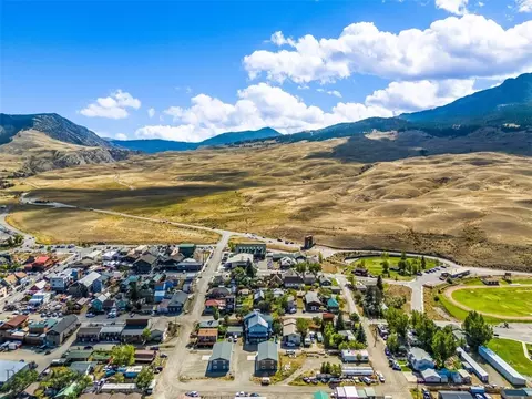 View/Area - 307 Spring St, Gardiner, MT 59030 photo 4 of 15