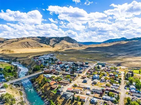 View/Area - 307 Spring St, Gardiner, MT 59030 photo 13 of 15
