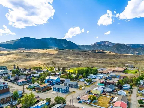 View/Area - 307 Spring St, Gardiner, MT 59030 photo 12 of 15