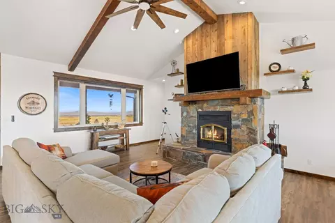 Living - 35 Skyview Ln, Townsend, MT 59644 photo 2 of 5