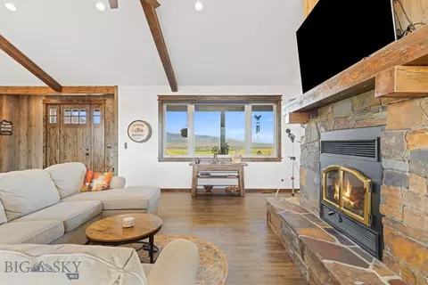 Living - 35 Skyview Ln, Townsend, MT 59644 photo 3 of 5