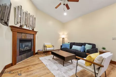 4372 Glenwood Dr, Bozeman, MT 59718
