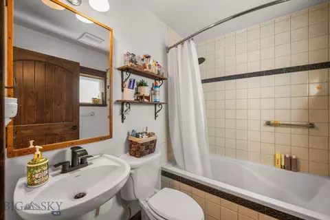 Bath - 18 E Reeder St, Dillon, MT 59725 photo 7 of 9