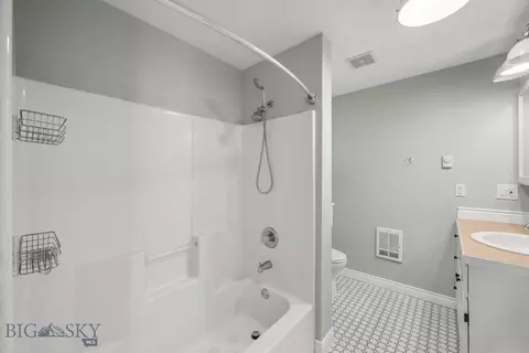 Bath - 18 E Reeder St, Dillon, MT 59725 photo 5 of 9