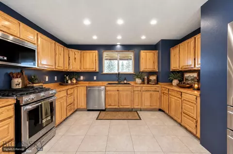 Kitchen - 12192 Old Coach Rd, Three Forks, MT 59752 photo 1 of 8