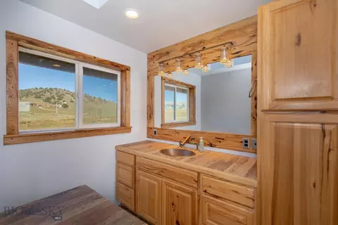 Bath - 12192 Old Coach Rd, Three Forks, MT 59752 photo 2 of 10