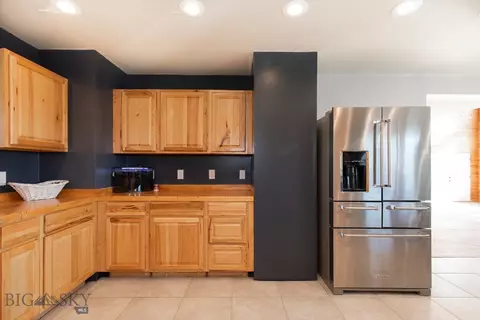 Kitchen - 12192 Old Coach Rd, Three Forks, MT 59752 photo 7 of 8