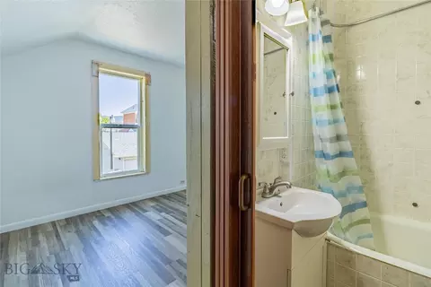 Bath - 1608 1st St, Walkerville, MT 59701 photo 2 of 5
