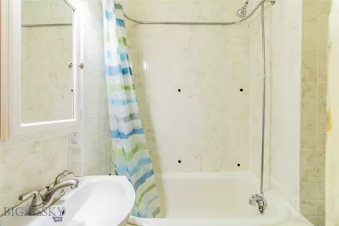 Bath - 1608 1st St, Walkerville, MT 59701 photo 3 of 5