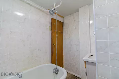 Bath - 1608 1st St, Walkerville, MT 59701 photo 1 of 5