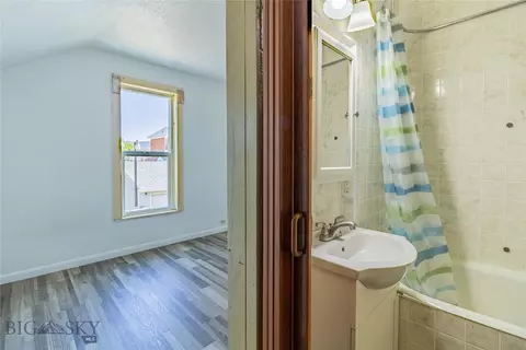 Bath - 1608 1st St, Walkerville, MT 59701 photo 2 of 5