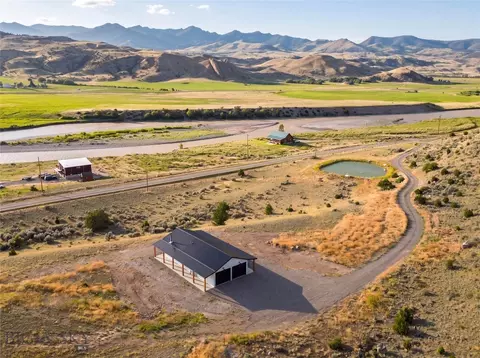 218 E 220 E River Rd, Emigrant, MT 59027