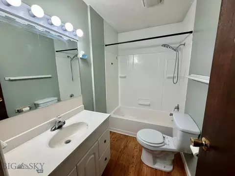 Bath - 1036 E Reeder St, Dillon, MT 59725 photo 2 of 5