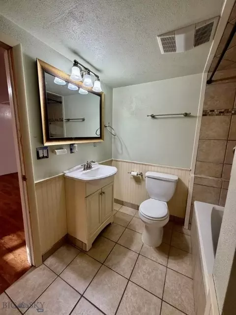 Bath - 1036 E Reeder St, Dillon, MT 59725 photo 4 of 5
