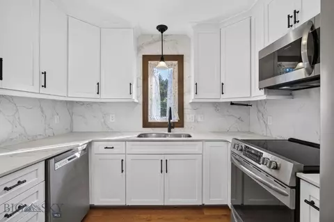 Kitchen - 66 Bridle Bit Loop, Clancy, MT 59634 photo 3 of 4
